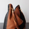 Sac cuir Noir et marron design unique style Hobo anse torsade – Image 2
