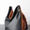 Sac cuir Noir et marron design unique style Hobo anse torsade – Image 3